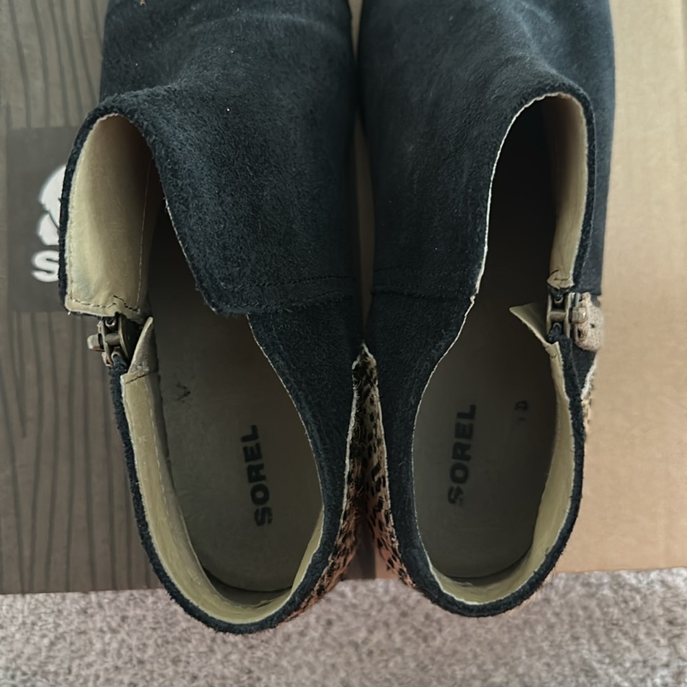EUC Sorel Women's Black and Brown Ankle Booties - Picture 6 of 8